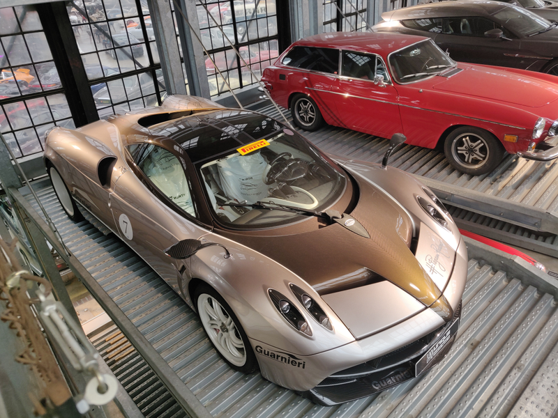 Illustration for article titled I went to an amazing dealership in DĂĽsseldorf